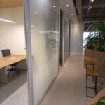 Empresa especializada em limpeza interna de divisórias industriais